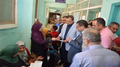 جامعة سوهاج تعالج ٥٧١ حالة بالمجان ضمن قافلة طبية لأهالي 