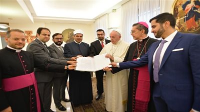 بابا الفاتيكان يفتتح أعمال اجتماع 