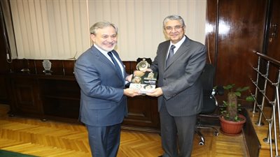 وزير الكهرباء يبحث مع نائب وزير الطاقة الأمريكي سبل دعم وتعزيز التعاون