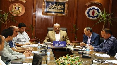 محافظ السويس :عمل محاضر لأصحاب المحلات الرافضين وضع صناديق قمامة أمام محلاتهم