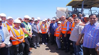 وزير النقل وسفيرة النرويج بالقاهرة في جولة تفقدية لعدد من المشروعات التنموية بمحافظة اسوان