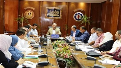 مناقشة تطبيق لائحة الاعلانات الجديدة بمحافظة السويس