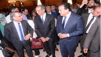وزيرا التعليم والاتصالات يتفقدان معرض جامعة مصر على هامش المؤتمر الأول للذكاء الإصطناعي