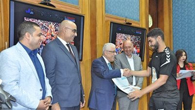 وزير التربية والتعليم يكرم الطلاب الحاصلين على بطولة العالم لكرة اليد للناشئين