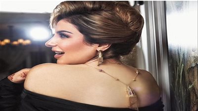 حليمة بولند بإطلالة رومانسية ساحرة من توقيع ربيعة خرته 