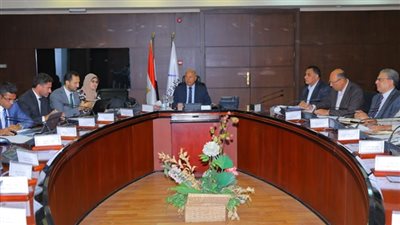 وزير النقل يلتقي وفد 