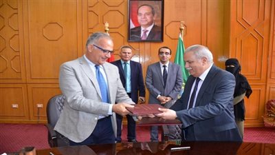 نائب محافظ الاسماعيلية والسكرتير العام للمحافظة يشهدان توقيع بروتوكول تعاون بين مديرية القوى العاملة وجمعية المستثمرين الصناعيين