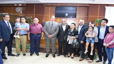 جامعة سوهاج تكرم أمين كلية التجارة لبلوغه السن القانونية