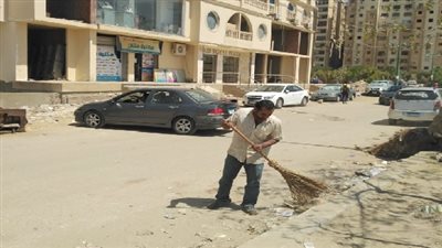 حملة نظافة ورفع مخلفات القمامة من شارع السعادة وشارع بيتشو الغربى بالمعادى الجديدة