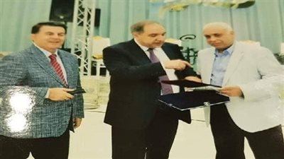 بالصور.. عبدالوهاب يحصل على الدبلومة الفخرية من المجلس الاعلى للبحث العلمى وجمعية الجهاز الهضمي بأذربيجان 