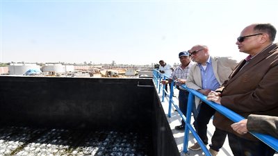وزير الإسكان ومحافظ الفيوم يتفقدان محطة معالجة صرف صحى العزب لخدمة 53 ألف نسمة