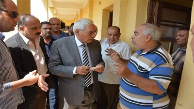 بالصور.. إيقاف وكيل المدرسة الثانوية التجارية واحالته للتحقيق