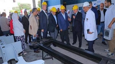 وزير النقل يتفقد مصنع عربات السكك الحديد 