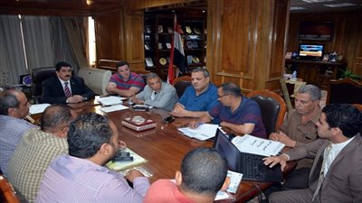 محافظ القليوبية يعقد إجتماعا لتطوير وتجميل الأماكن العشوائية بمدينة بنها     