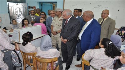 محافظ الجيزة يتفقد مدرسة العجوزة الثانوية بنات