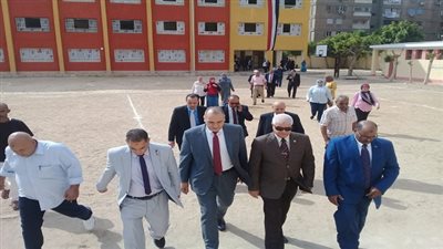 رئيس حى البساتين ومدير تعليم القاهرة يفتتحان المبني الملحق بمدرسة الهلال الاحمر بالبساتين
