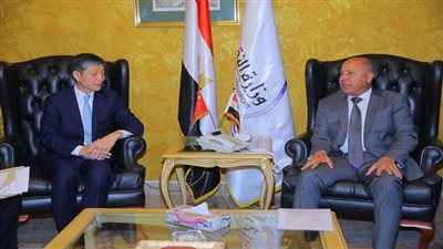 وزير النقل يبحث مع سفير الصين بالقاهرة دعم التعاون المشترك في مجالات النقل المختلفة