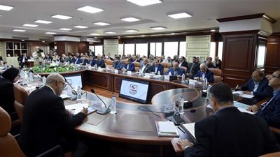 مدبولى: طرح من 5 لـ 6 شركات فى البورصة نهاية العام المالى الحالى