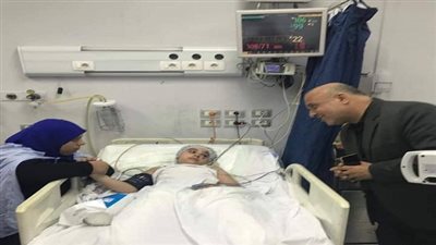 وكيل وزارة التربية والتعليم يتابع حالة الطفلة التي سقطت عليه بوابة المدرسة بنبروه دقهلية