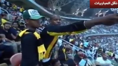 شاهد| موقف محرج لمشجع سعودي: 