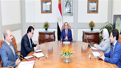 الرئيس السيسي يجتمع مع وزير التعليم العالي والبحث العلمي ووزيرة الصحة 