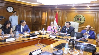 وزير التعليم العالى يعقد مؤتمراً صحفياً للإعلان عن تطوير العمل بالإدارة المركزية للبعثات