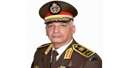 وزير الدفاع ينيب قادة الجيوش الميدانية والمناطق العسكرية فى وضع إكليل الزهور على قبر الجندى المجهول