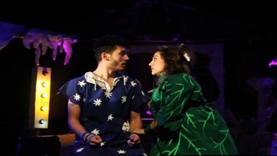 بالصور.. عرض 