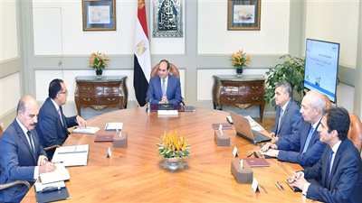الرئيس السيسي يتابع الموقف التنفيذي والإجراءات الخاصة بعملية التطوير الجارية بهيئة قناة السويس