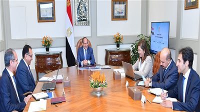 الرئيس السيسي يجتمع مع رئيس الوزراء ووزيرة التخطيط ووزير الاتصالات وتكنولوجيا المعلومات