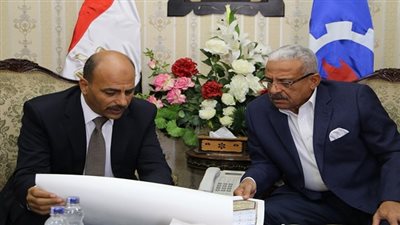 محافظ السويس يلتقى رئيس الهيئة العامة للطرق والكبارى والوفد المرافق له