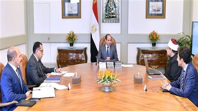الرئيس السيسي يجتمع مع رئيس مجلس الوزراء ووزير الأوقاف