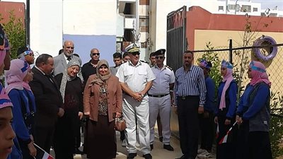 أمن السويس يتفقد مدارس المحافظة برسالة طيبة للطلاب