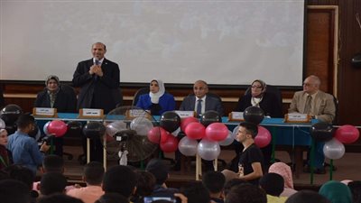 رئيس جامعة الزقازيق يزور كلية التجارة ويلتقي مجلس الكلية والطلاب