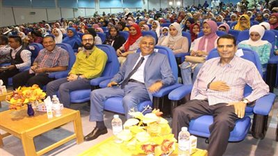 رئيس جامعة جنوب الوادى يشهد فعالية للإستشارى التدريبى حسام هيكل
