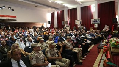 بالصور.. محافظ السويس وقائد قوات الدفاع الشعبى  يشهدان الندوة التثقيفية الثامنة للقوات المسلحة  