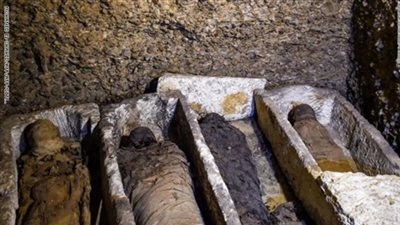 الآثار تعلن تفاصيل اكتشاف خبيئة لتوابيت ملونة ومومياوات بالأقصر.. السبت