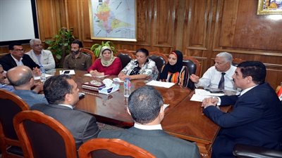 مرزوق يستعرض موقف تقنين وضع اليد والتصالح في المخالفات بالمحافظة