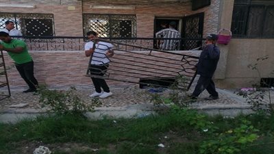 تنفيذ ١٢ قرار غلق وتشميع للمحال والمخازن المخالفة بالعاشر من رمضان