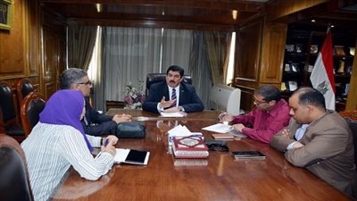 محافظ القليوبية يجتمع بجمعية البر والتقوي الخيرية لبحث سبل  المشاركة المجتمعية