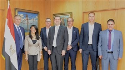 المشاط تناقش زيادة أعداد السائحين مع 