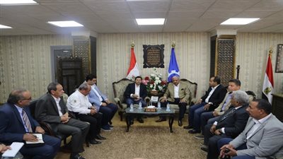 محافظ السويس يستقبل وزير الشباب والرياضة