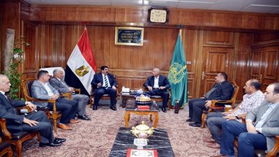 محافظ القليوبية يستقبل وفدا من مجلس الوزراء لمتابعة المشروعات القومية بالمحافظة