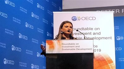 وزيرة الاستثمار تلقى الكلمة الافتتاحية فى المائدة المستديرة خلال زيارتها إلى باريس