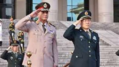 شاهد| وزير الدفاع يعود إلى أرض الوطن بعد زيارة للصين