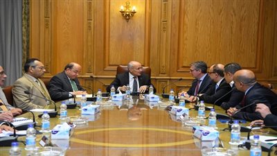 العصار يبحث مع شركة 