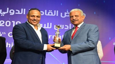 صقر البحث العلمى  يكرم صقر السويس فى معرض القاهرة الدولى السادس  