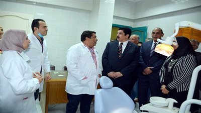 محافظ القليوبية يتفقد القافلة الطبية البشرية والبيطرية التي تنظمها كلية طب الزقازيق 