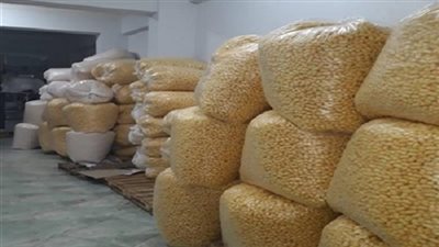 مصادرة 9 أطنان و96 ألف عبوة مقرمشات مجهولة المصدر في الجيزة