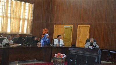 البحر الأحمر تناقش آليات تنفيذ قرار الحد الأدنى للأجور بمختلف مدنها 